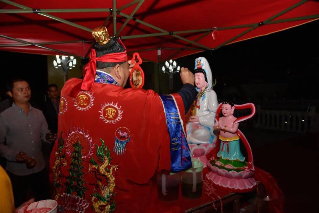 霸气航拍陆河县螺溪镇叶氏经兴祠重光庆典现场锣鼓喧天热闹非凡