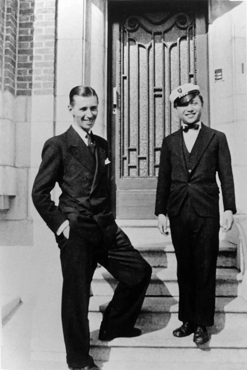 今年1月14日,完成于1936年的《丁丁历险记·蓝莲花》初版封面彩色手稿