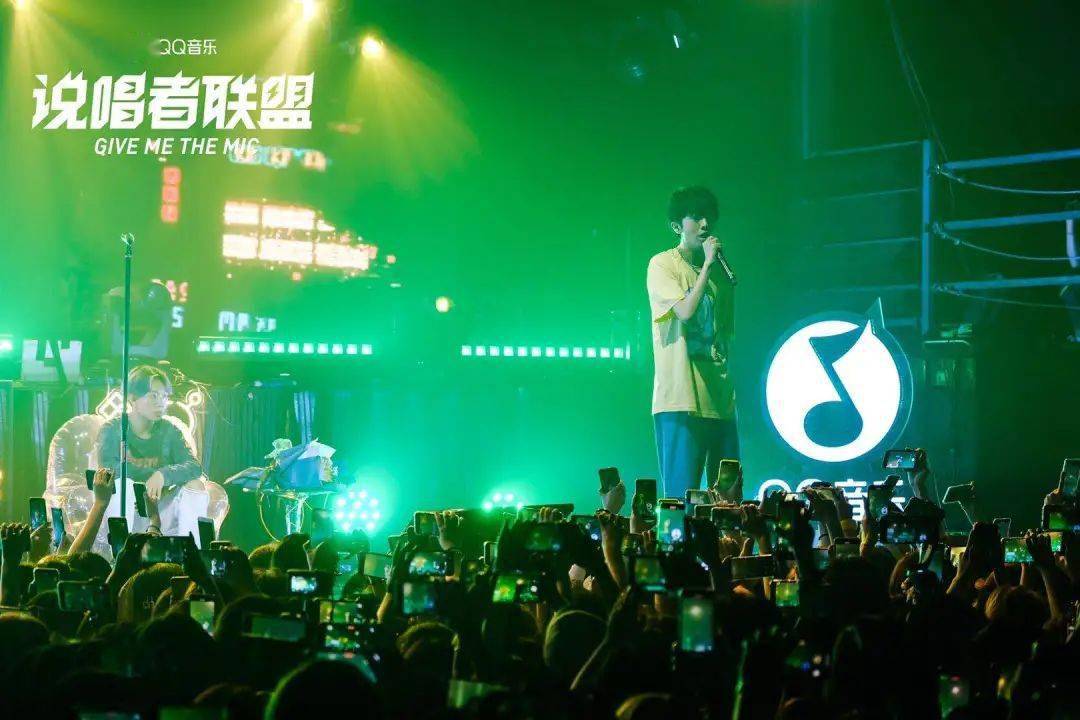 姜云升新歌首秀,嗨翻q音"说唱者联盟"巡演现场_舞台