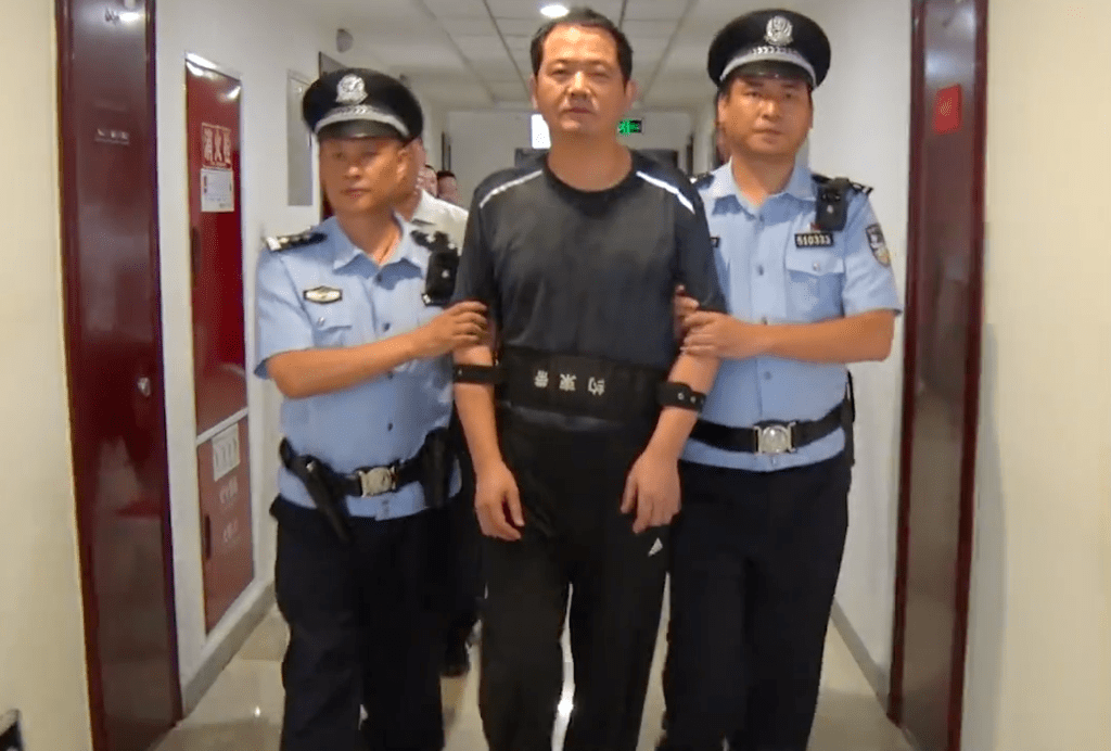 【反腐】县委书记一边唱歌喝酒,一边研究人事,落马后痛哭流涕