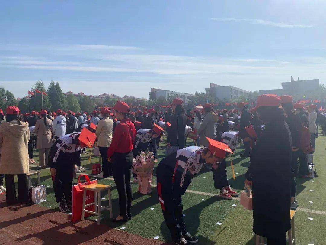 学党史敬先锋听党话跟党走河北安平中学隆重举行2019级十八岁成人礼