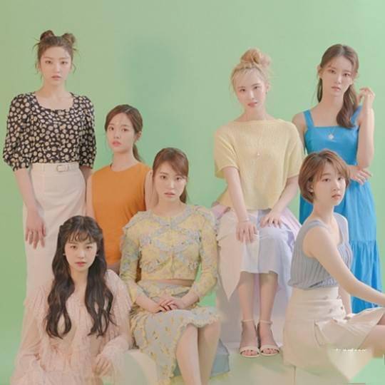 韩国新人女团weeekly最新杂志写真曝光