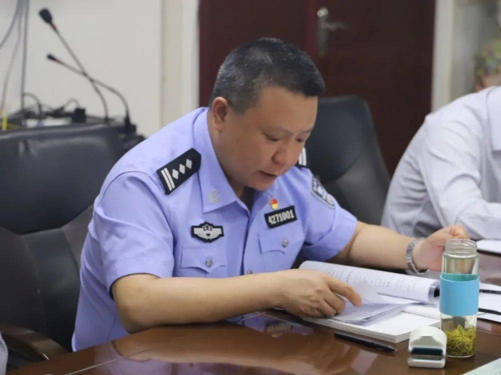 黄石监狱党委召开队伍教育整顿专题民主生活会