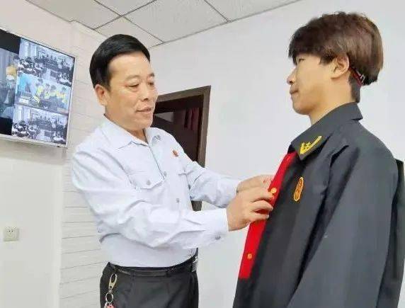 与法同行 护佑成长丨许昌鄢陵:穿上小法袍,"小法官" c位开庭
