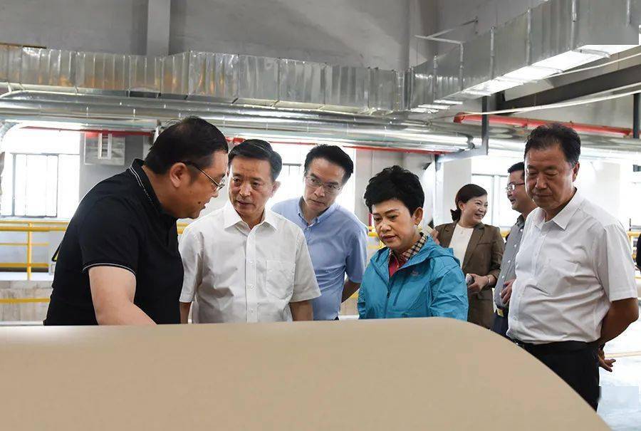 杨永英 任湘生赴黔西南州调研新型工业化发展情况