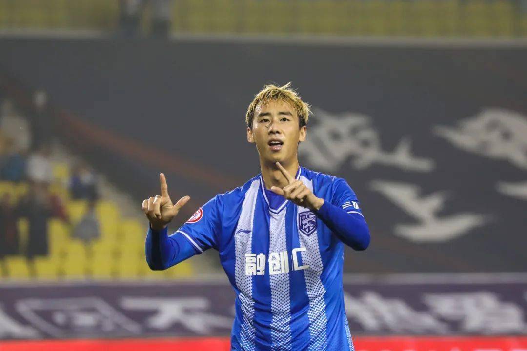 武汉三镇赢球啦阿尔贝托点赞荣昊