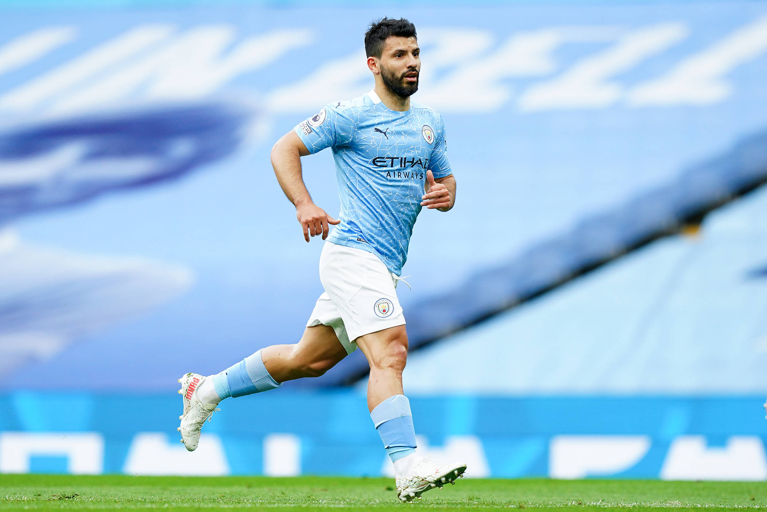 阿圭罗用冠军和曼城作别兄弟情深他将与梅西聚首巴萨