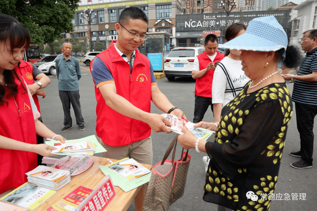 区人民政府副区长陈志刚到现场指导,区应急局,区红十字会,区气象局,区
