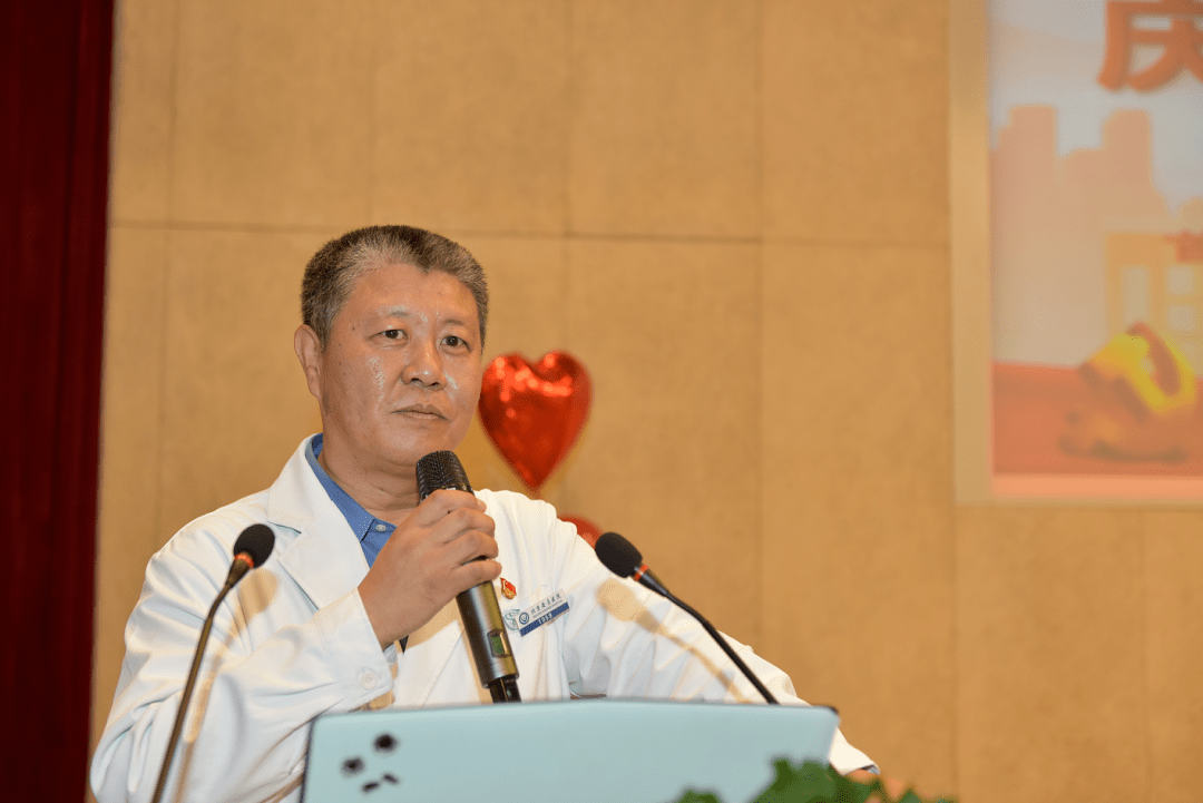 纪智礼书记在发言中指出,我院正处在高质量发展的转型期,道路艰难,但