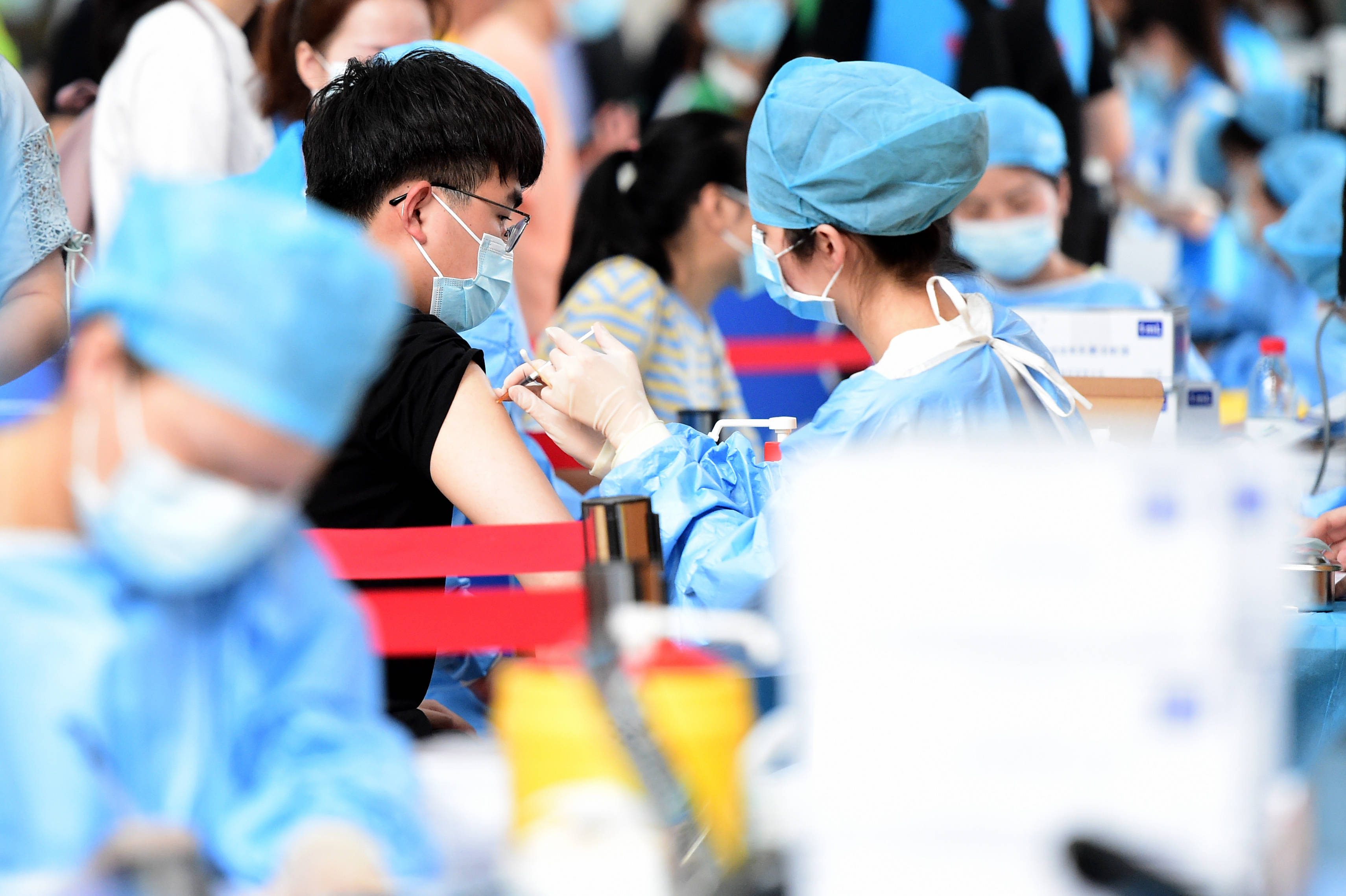 安徽:新冠疫苗接种进校园