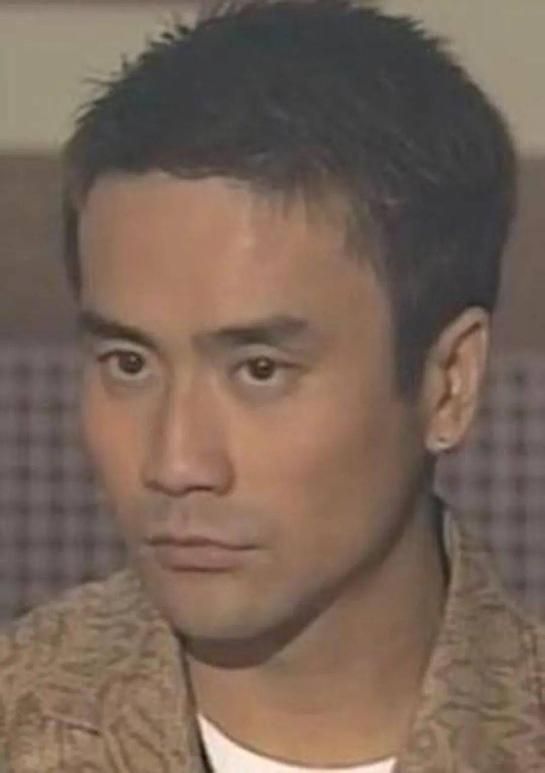 他被封tvb西装专业户息影18年转行到澳门做赌神