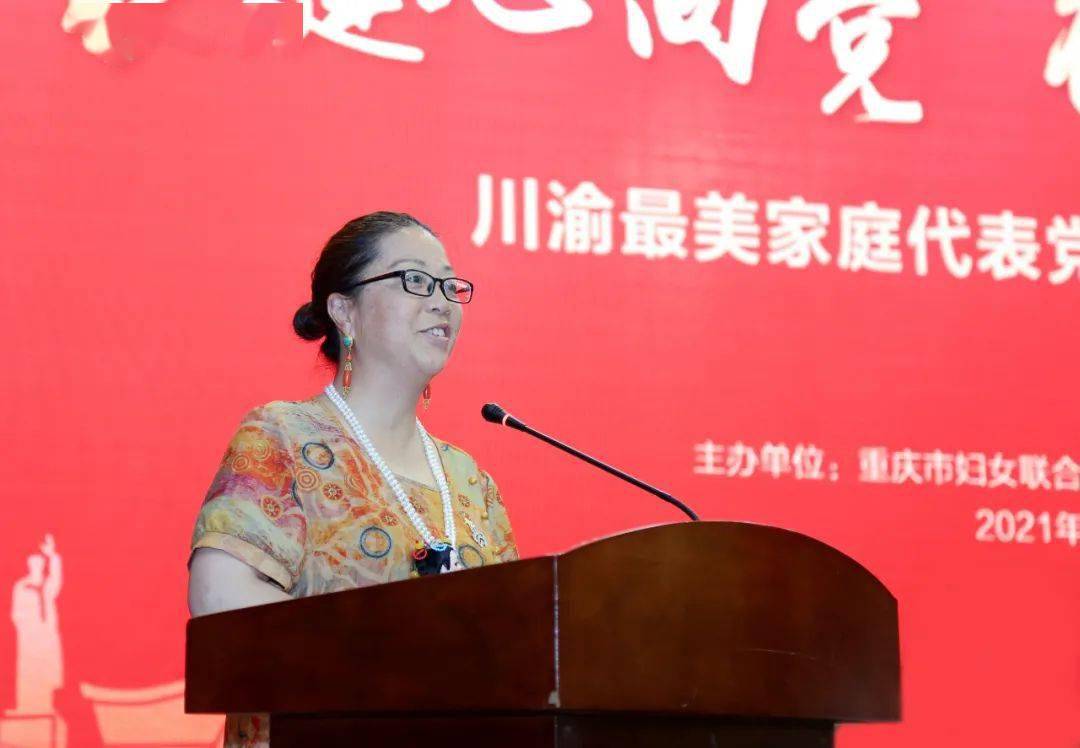 四川张慧玲家庭带领若尔盖草原上的妇女制作"吉祥娃娃",传承民族手