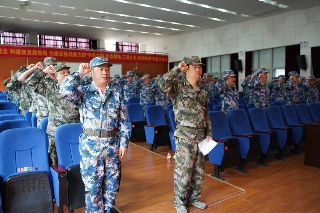 5月14日上午,温峤镇召开2021年度基干民兵整组点验大