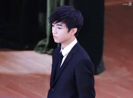 西装邬童绝绝子霸总气质外漏