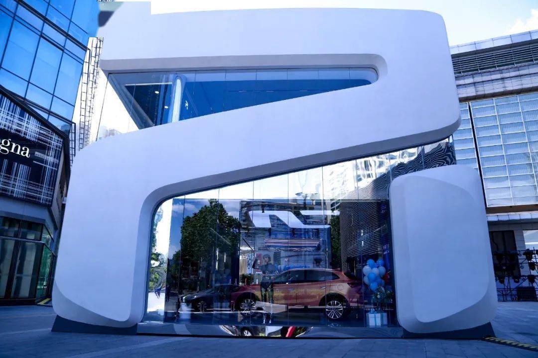 潮玩地标上新rspace城市异想空间邀你探索科技与时尚的梦幻联动