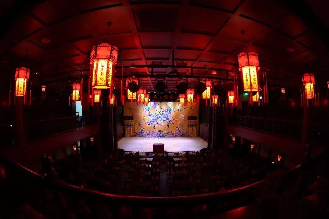 京剧的舞台布置特点图片