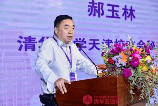 清华大学天津校友会副会长兼秘书长郝玉林代表大学对天津同学会的成立