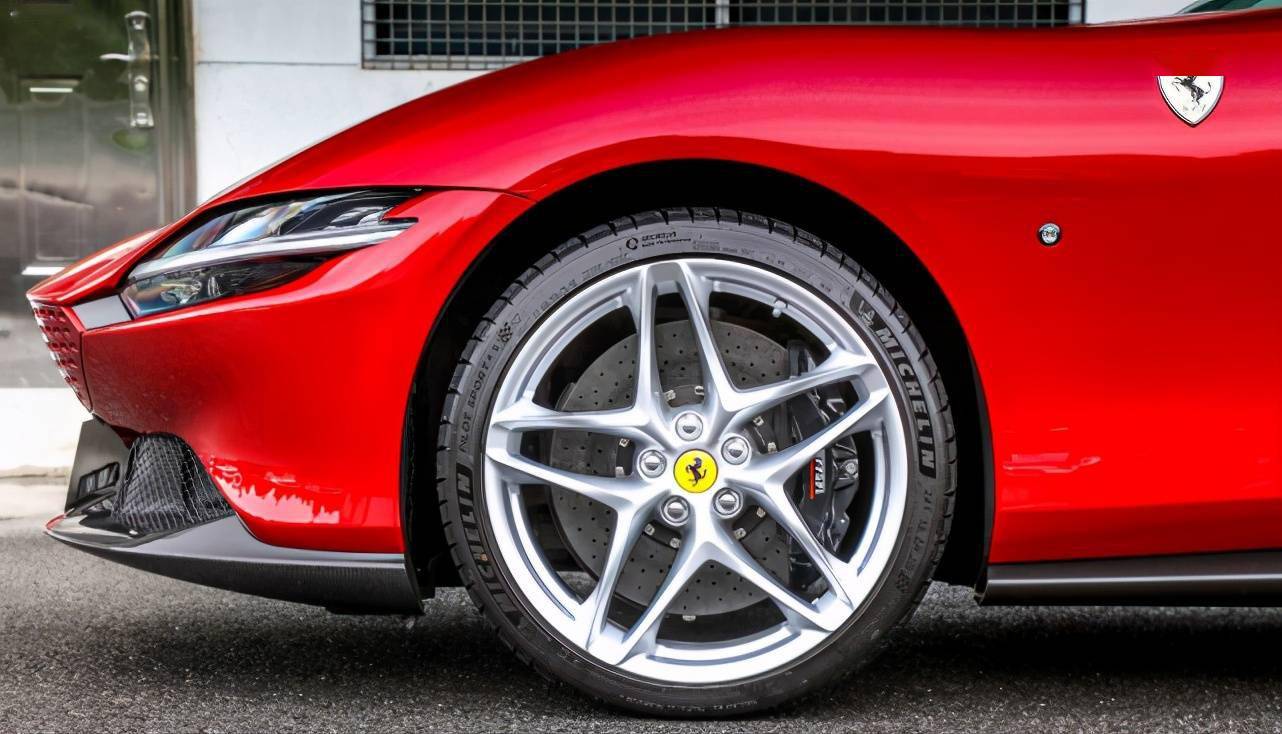 法拉利终于亲民,入门跑车上市,620马力陶瓷刹车,一套房的价格