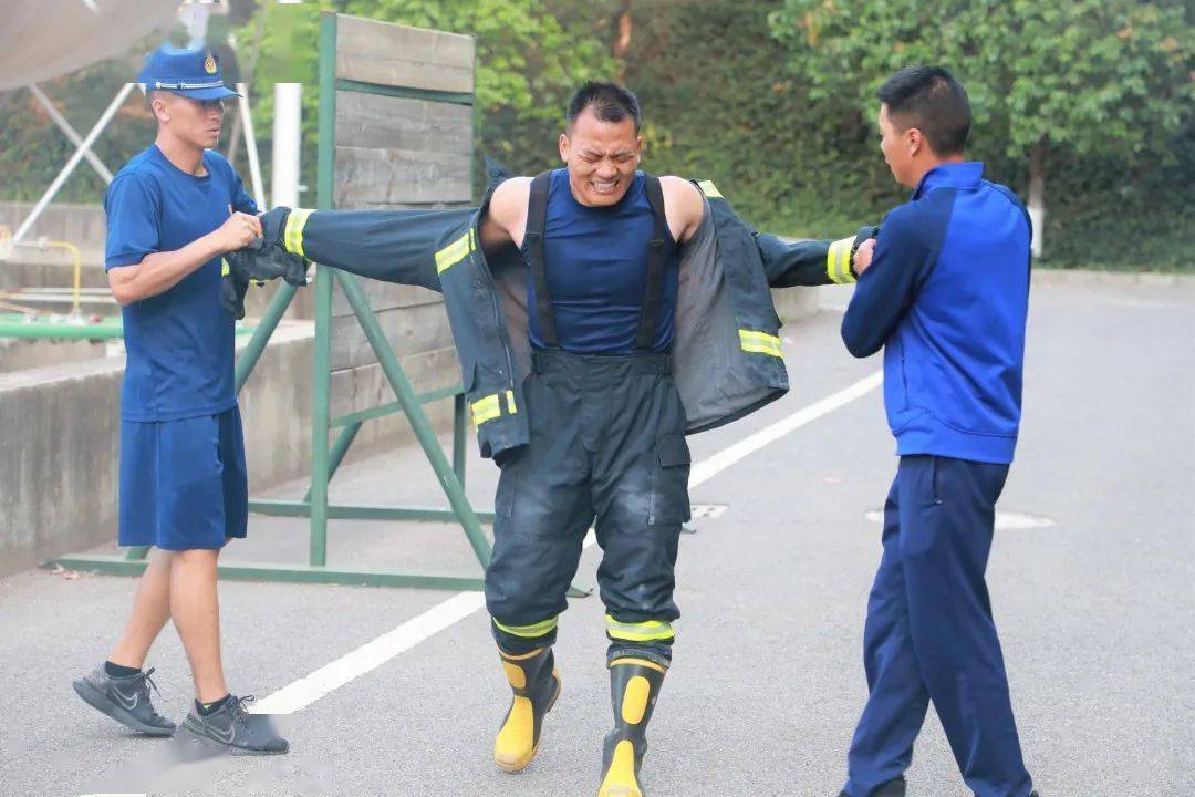 大量消耗紅河支隊參賽隊10名精英勇士全省比武精英在賽場上摩拳擦掌