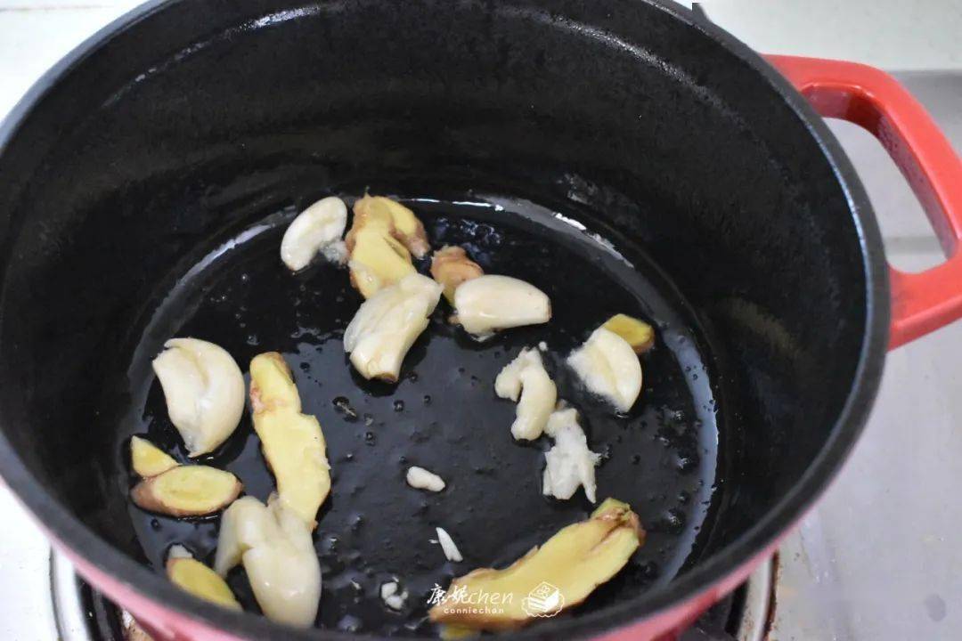 蔬菜|夏天用它炖肉鲜香入味，滑嫩不油腻，越吃越香，一锅不吃光不罢休