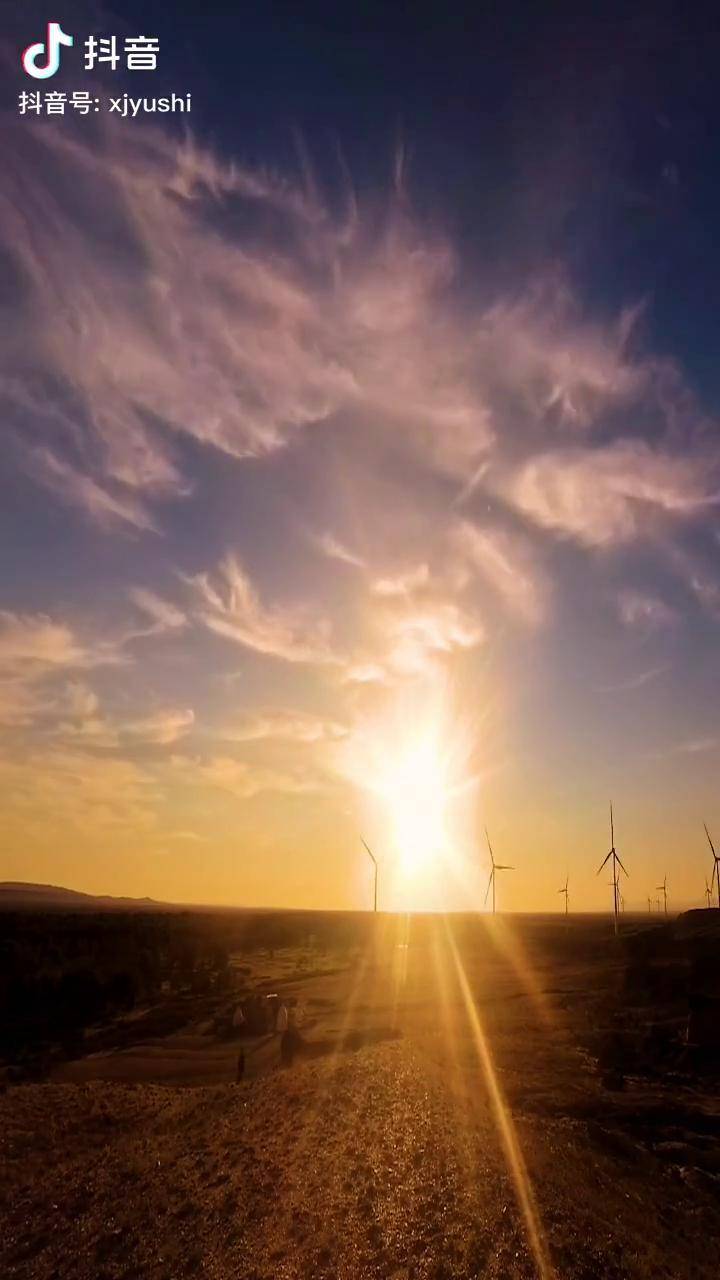 晚霞很美新疆旅拍雨石跟著抖音玩新疆大美新疆最美夕陽日落晚霞