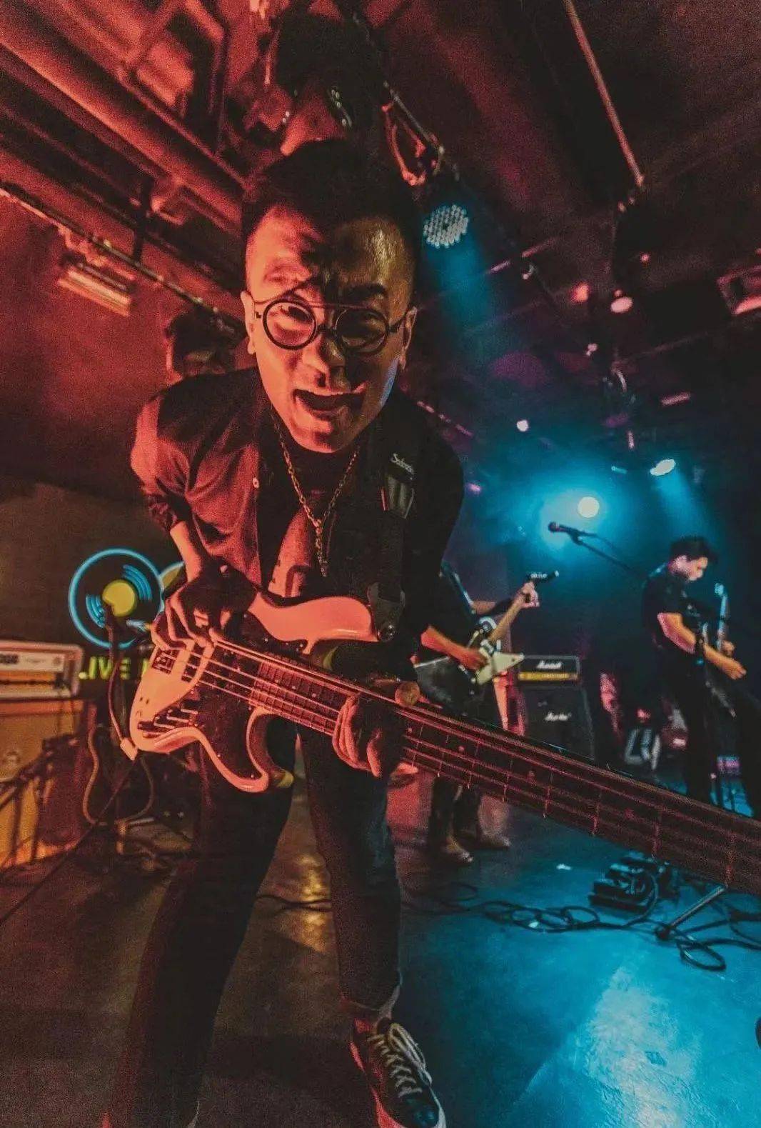lizard-蜥蜴先生乐队成立于2018年,乐队风格横跨硬摇滚与激流金属,四
