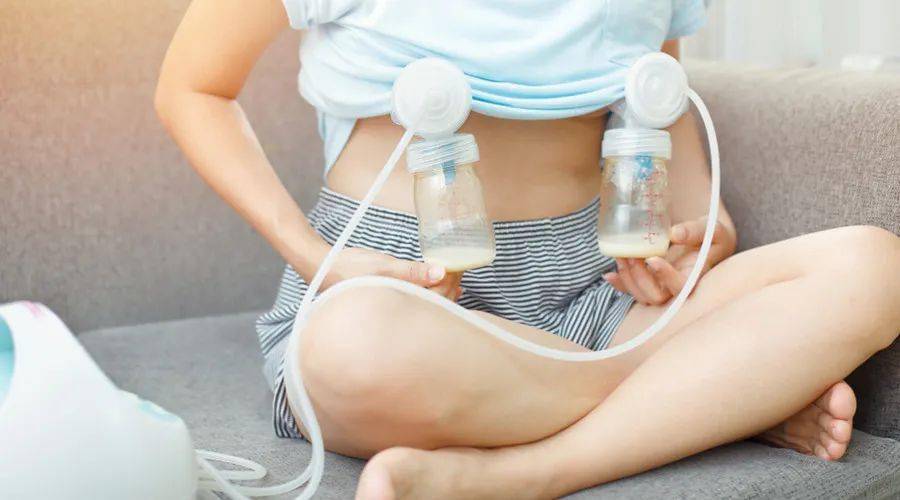 做一个母乳妈妈有多难:一边深夜崩溃,一边咬牙坚持