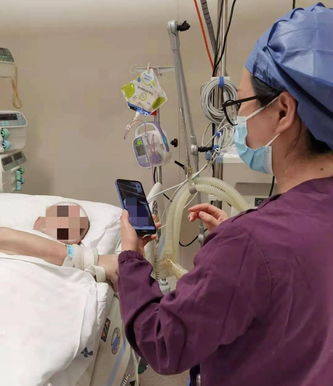 暖心!重症医学科"微"探视让亲情触屏可及