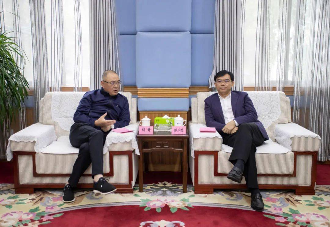陈少荣会见贵州恒屹集团董事长胡青