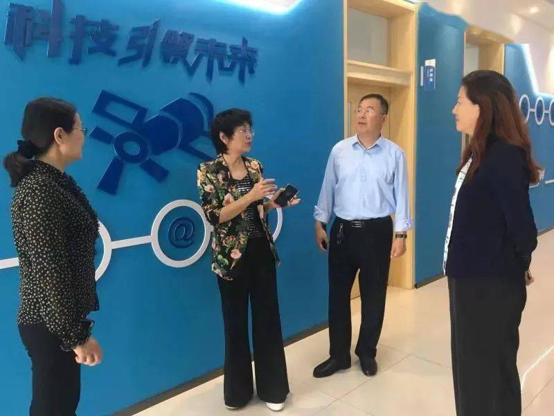 王秋云,聊城市小学教研室主任冯明才,东昌府区教育和体育局副局长李月