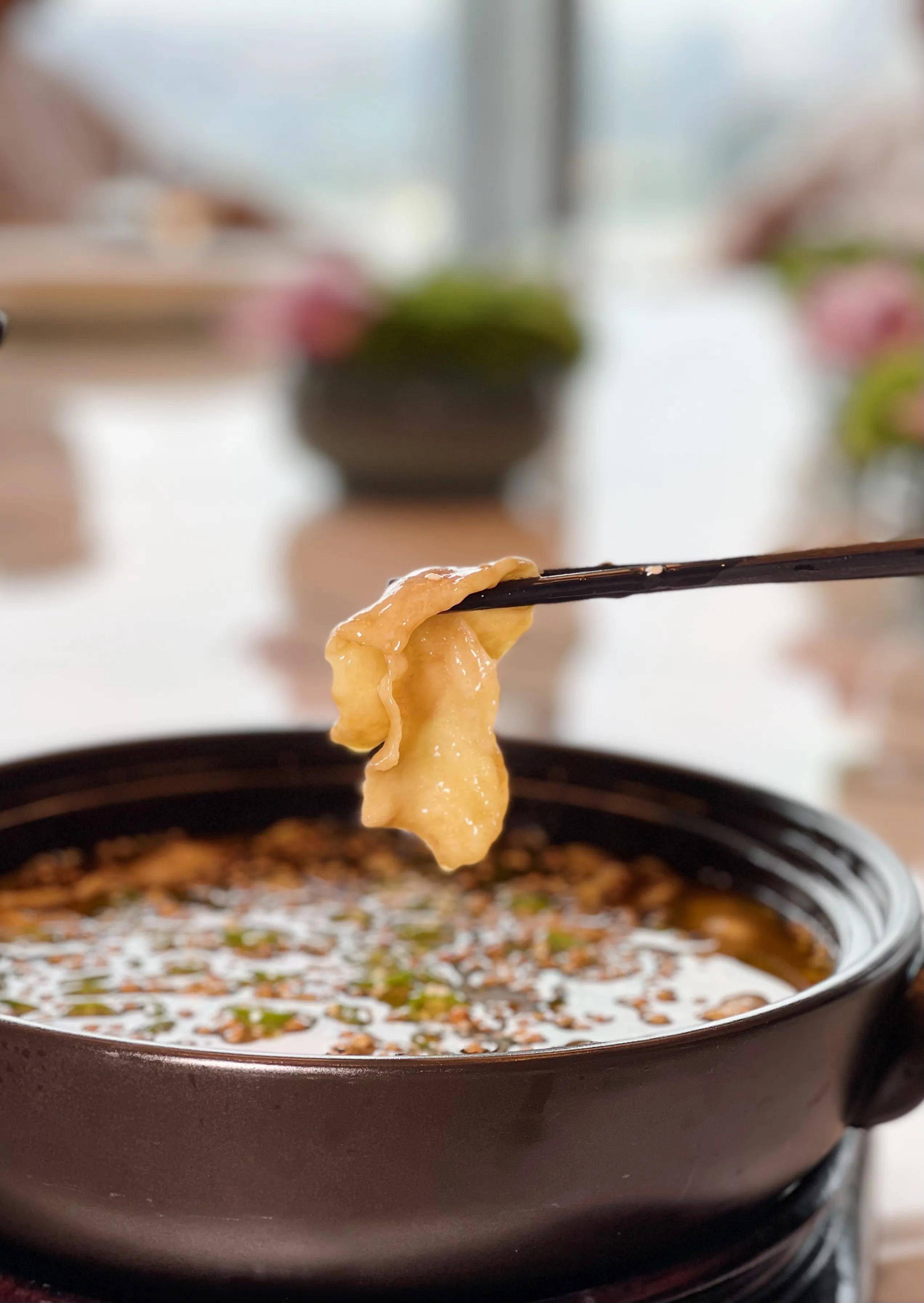 椒麻牛舌黄酒煮望潮焗鲳鱼长脚蟹脆皮海参藜麦波龙喜欢那块百叶结杏汁