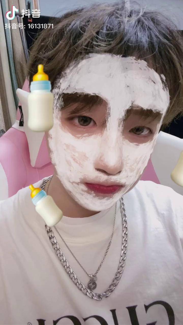 奶瓶面膜 请把这个特效焊在我的脸上!谁用谁好看 dou 小助手