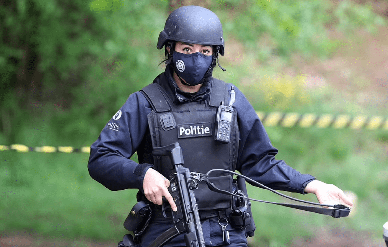 参与搜捕行动的比利时特警.