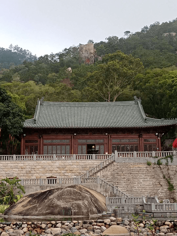 厦门有个石峰岩寺