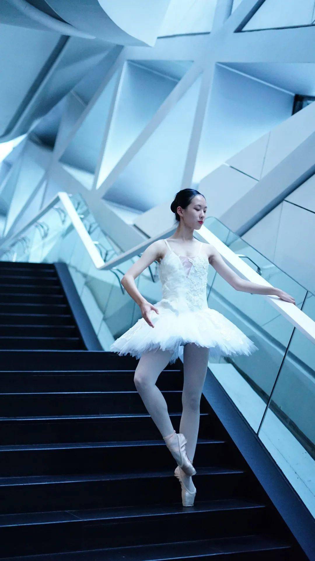 才能进一步规范,准确的理解古典芭蕾的fondu,frappé(小弹腿)