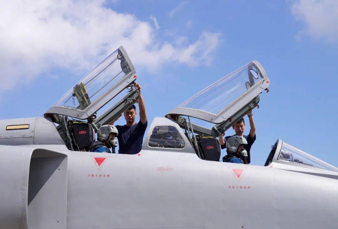 南部战区空军组织多兵种多机型实战训练