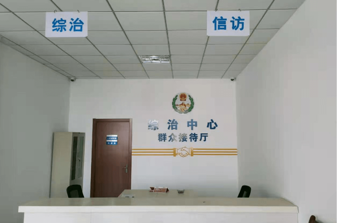 综治办联合派出所,信访,司法等多个部门,进村入户,组织开展法治宣传