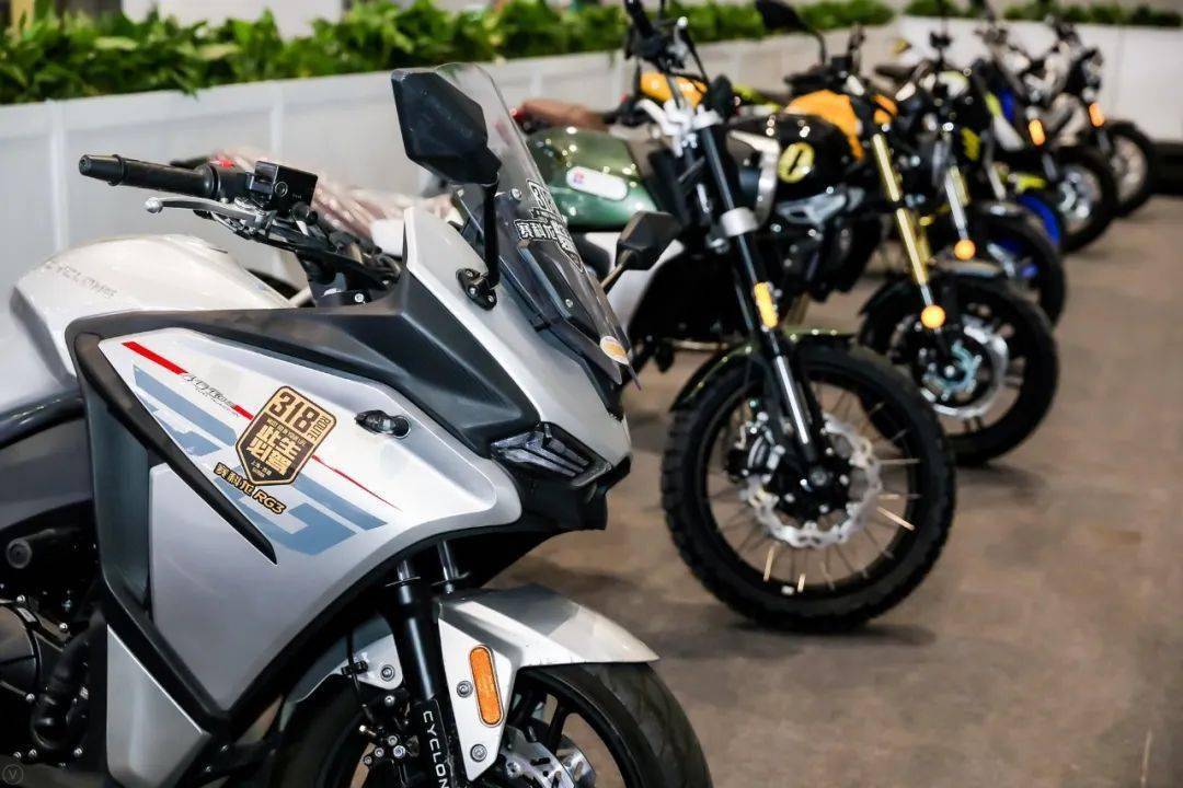 摩托车登上国际展台还有高手带来的精彩金卡纳比赛