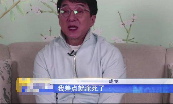 67岁成龙似小伙,与邓超同框像同龄人