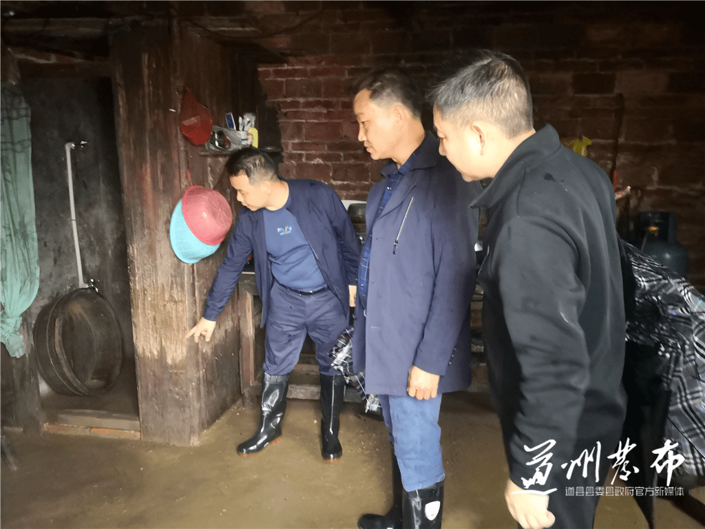 (5月20日,道县县委常委,常务副县长李林在蚣坝镇督导防汛工作)