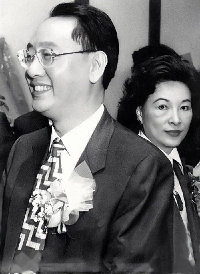 被渣男抛弃,转嫁香江豪门,上海第一豪宅夫人的人生,到底多传神?