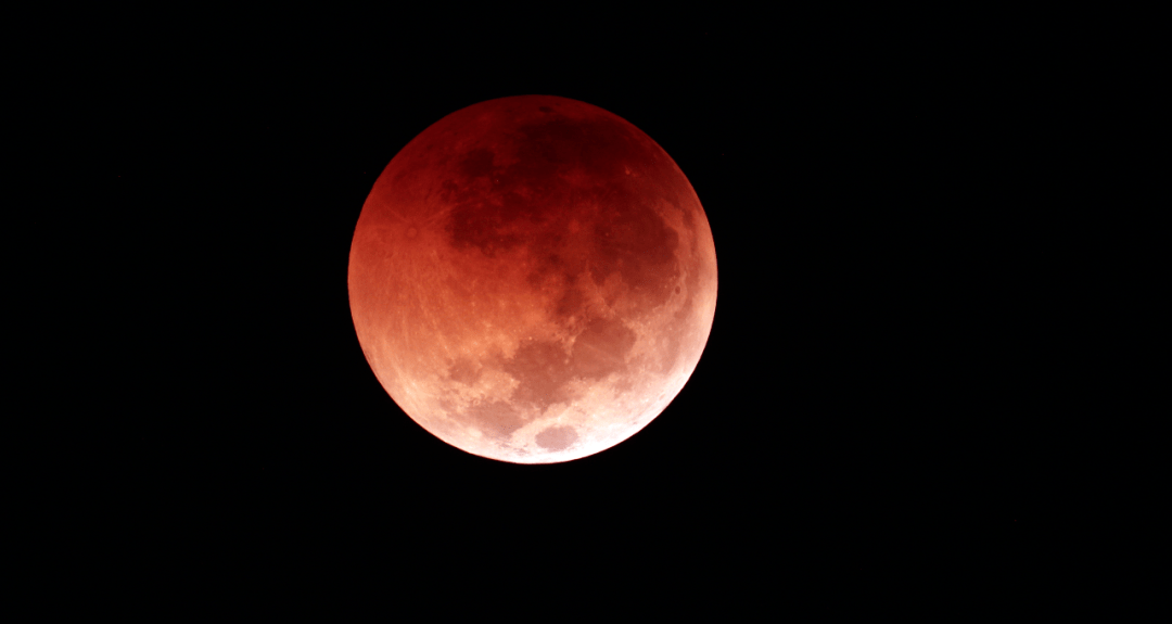 本人|今年唯一！红色月全食+超级大月亮！