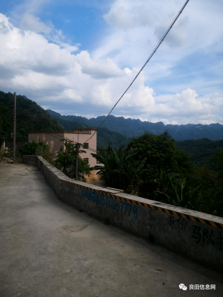 揭西走进黄泥溜旁边就是良田乡著名景点百丈礤瀑布和地质奇观冰臼群