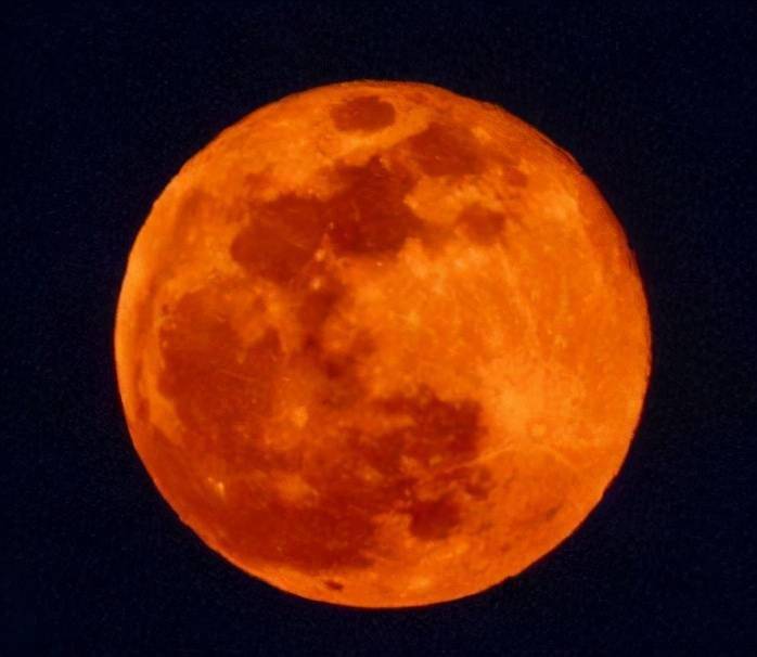 错过等一年 21年度 超级红月亮 就在今晚 月全食