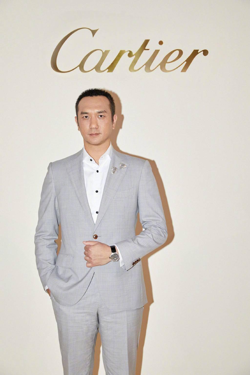 黄觉麦子穿搭素色手挽手结婚十年依旧甜蜜网友真是娶到宝了