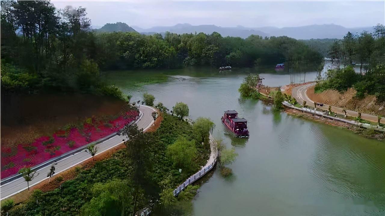 南湖位于汉中市 南郑区,是国家aaa级旅游区和省级风景名胜区.