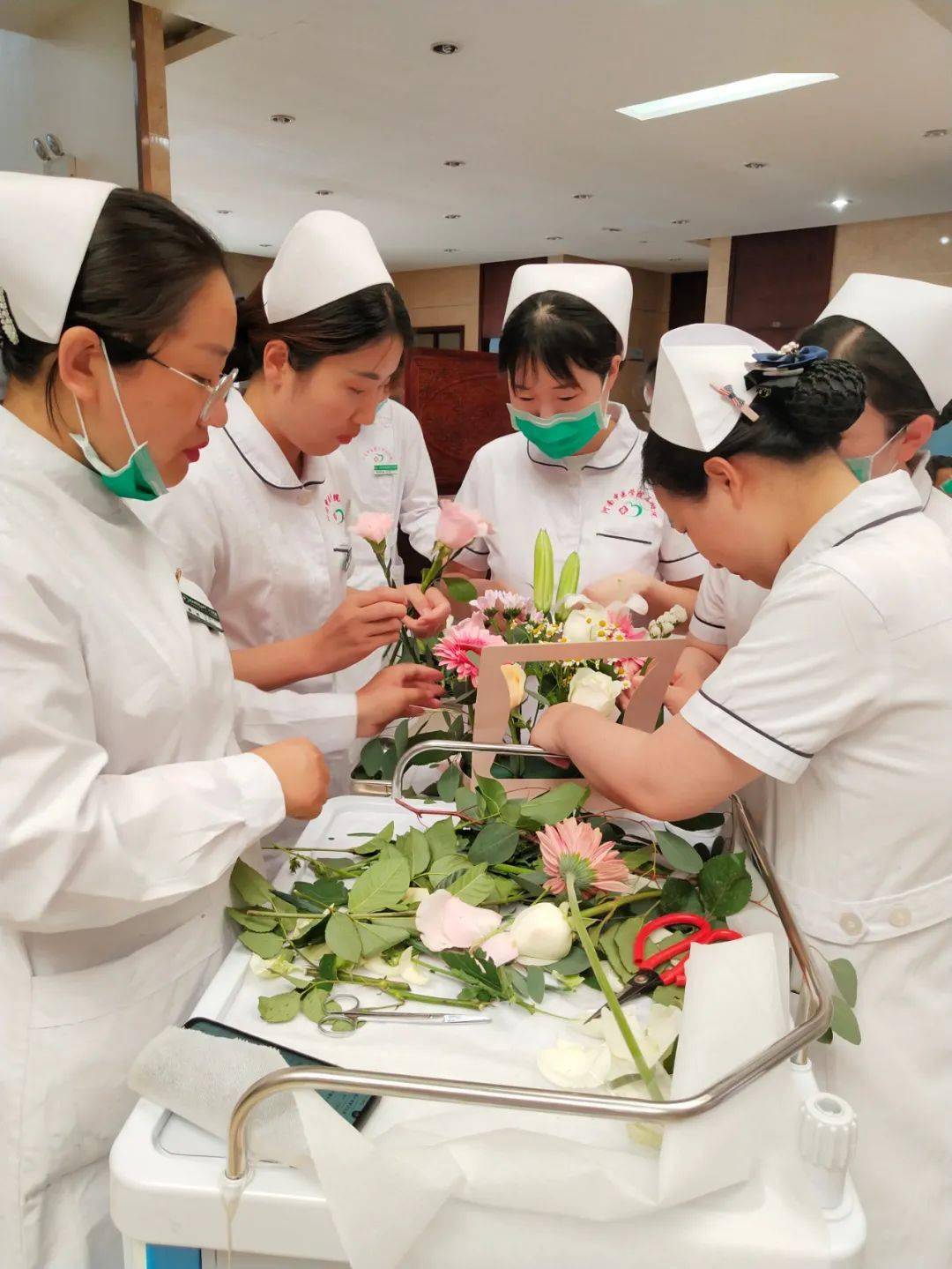 岐黄天使以花献礼我院举办512护士节系列活动之插花才艺展示