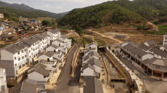 会理县小黑箐镇白沙村村民冯国泰说:"以前我们在农村房子很陈旧,现在