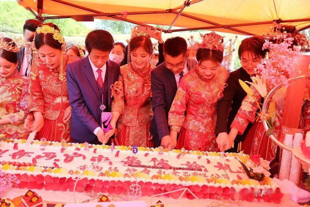 刷屏西宁10对新人举行集体婚礼全程高甜