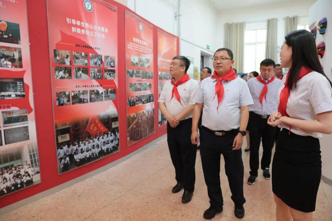 涧西区委副书记,区长王烨一行到东升二中进行"六一"慰问并调研_教育